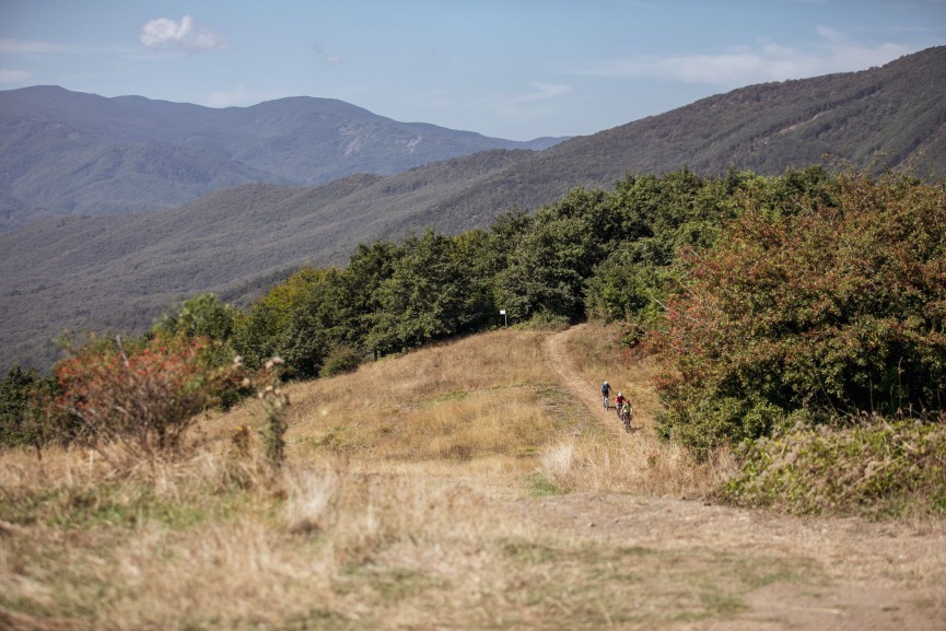 Ciclisti sulle colline della Toscana