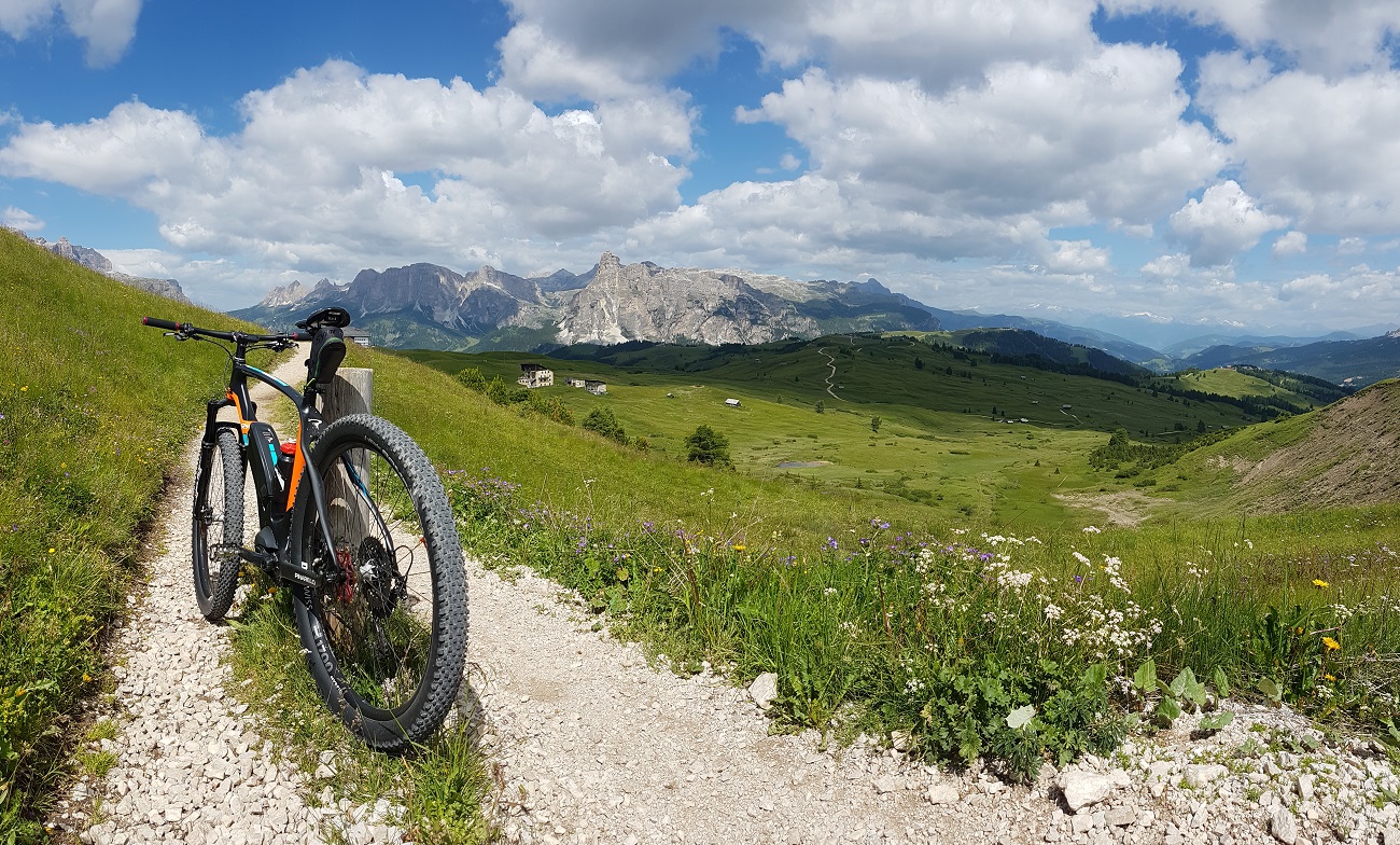 Alta Badia: i sentieri in mountainbike sono perfetti per ammirare le Dolomiti