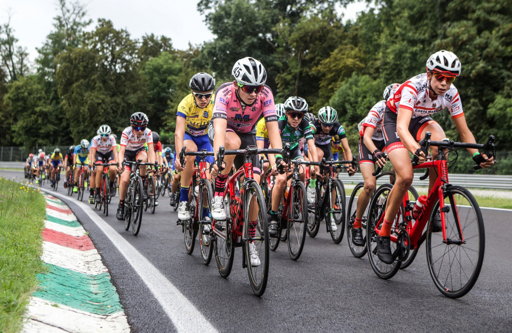 in bici all'autodromo di monza ciclismo