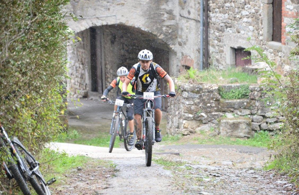 castagna bike on the road