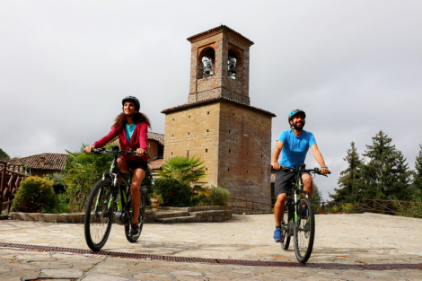 Il successo del cicloturismo in Italia, nonostante si possa fare molto di più: un'analisi sulla bike economy proposta da Il Movimento Lento