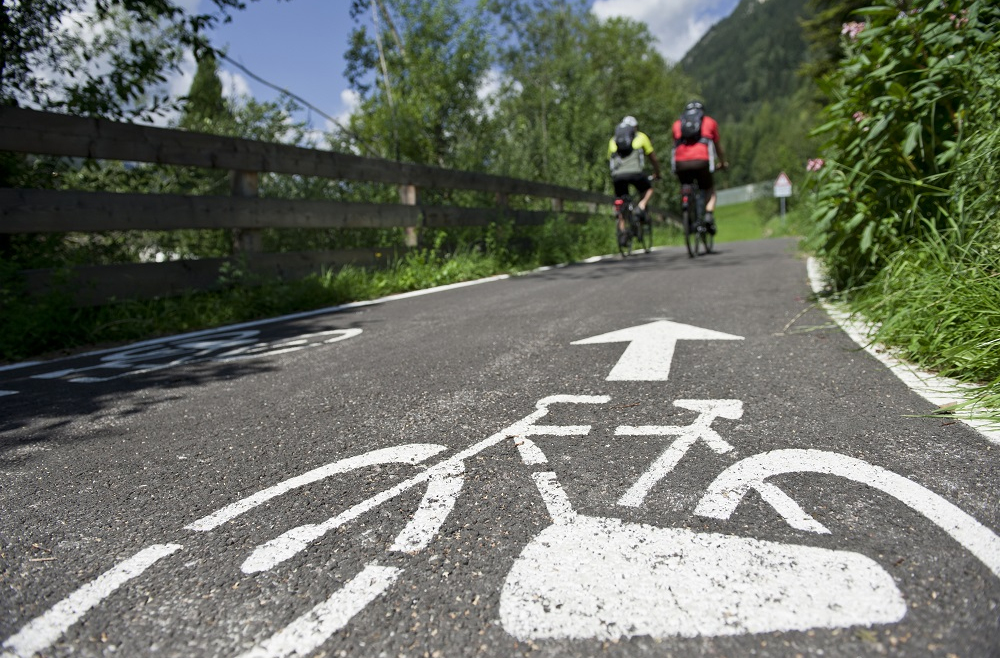 Una coppia di cicloturisti sulla Ciclabile della Valle Isarco (credit: IDM Südtirol-Alto Adige/Alex Filz).