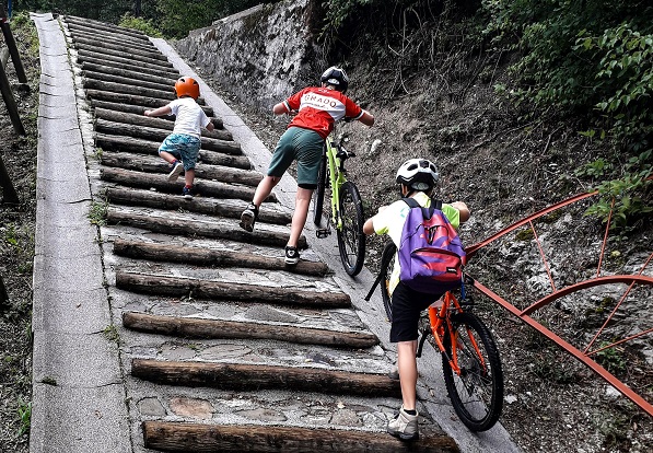 cicloturismo famiglia in bici