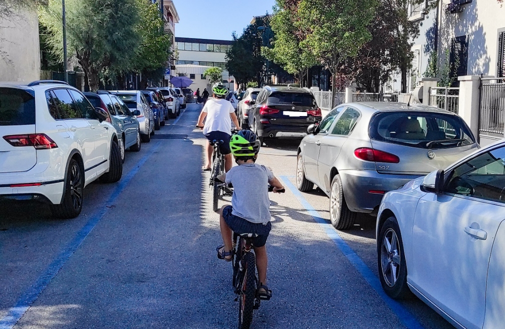 cicloturismo_in_famiglia_bicicletta_bambini_traffico_1