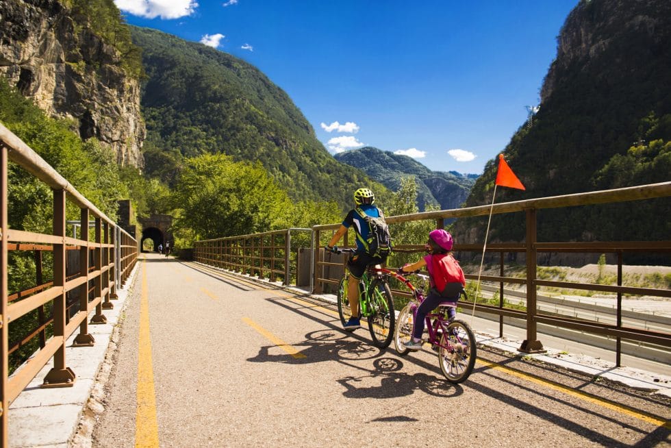 pista ciclabile ciclovie in italia cicloturismo bambino