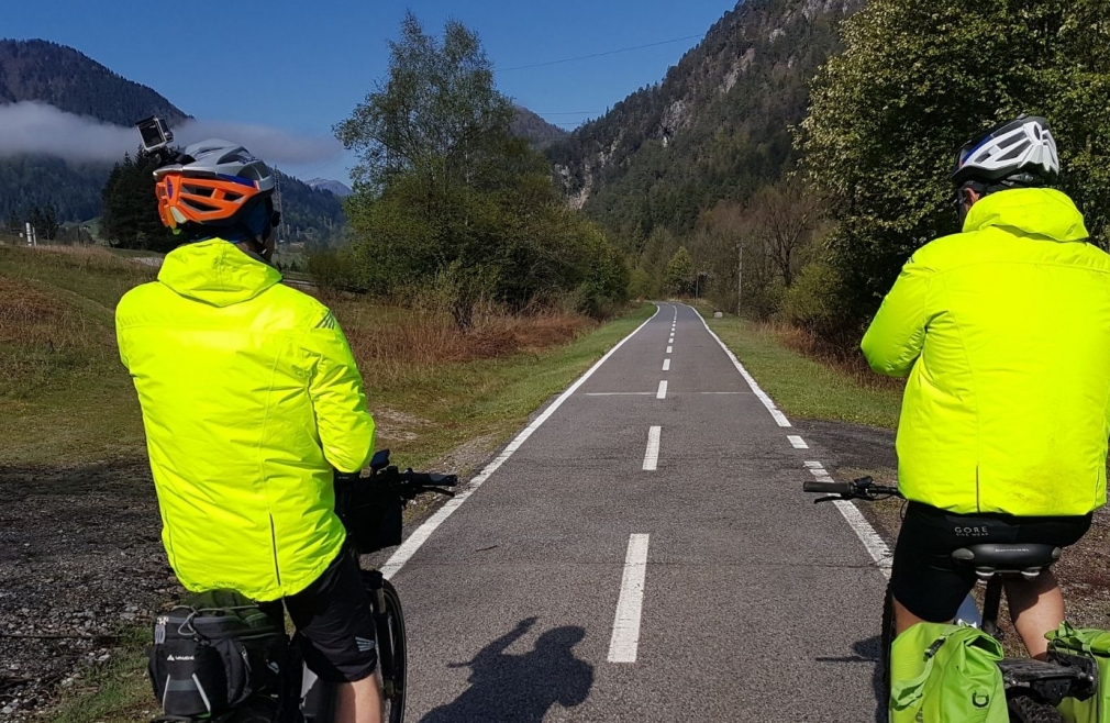 Cicloturisti sulla Ciclovia Alpe Adria