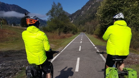Cicloturisti sulla Ciclovia Alpe Adria