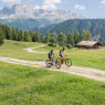Roda, le Dolomiti si scoprono in mountain bike tra impianti di risalita e itinerari su misura