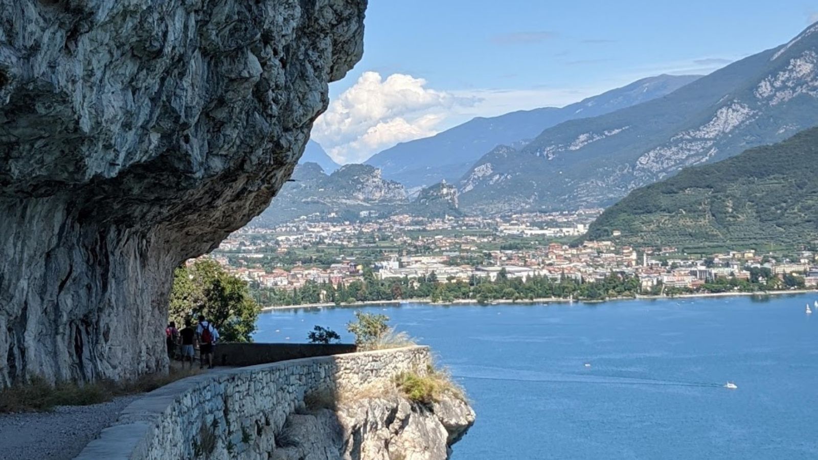 Il sentiero della Ponale, scavato nella roccia, uno dei più spettacolari d'Italia