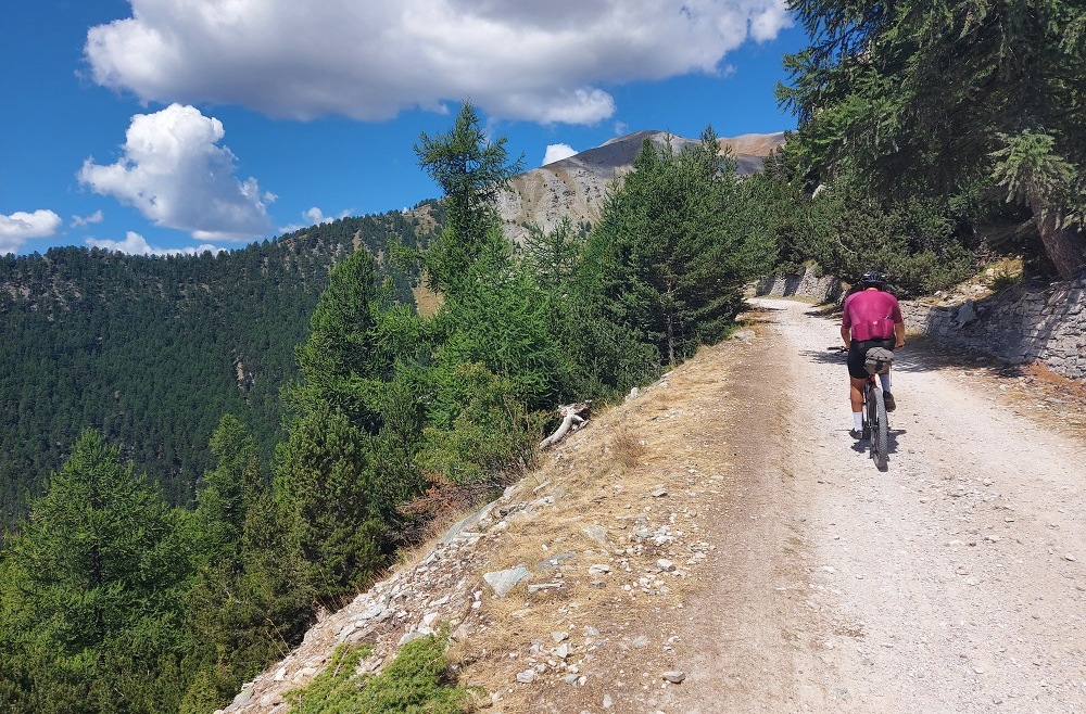 mountainbike in piemonte bikepacking strada assietta valsusa galleria dei saraceni