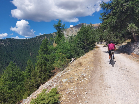 mountainbike in piemonte bikepacking strada assietta valsusa galleria dei saraceni