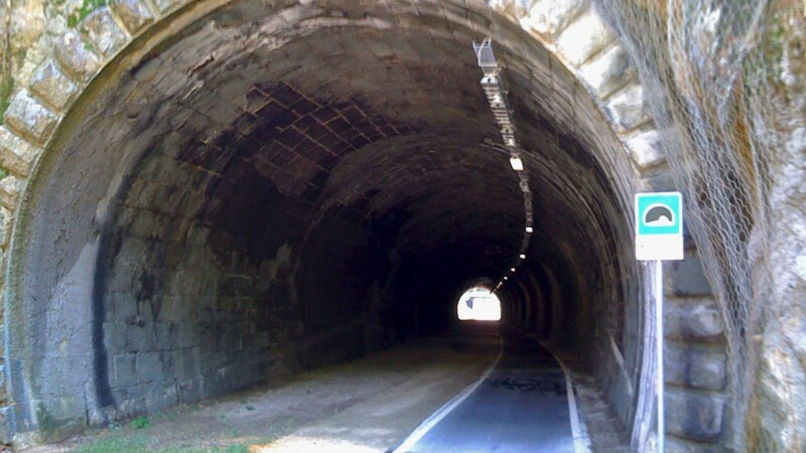ciclabile valle isarco tunnel trentino alto adige
