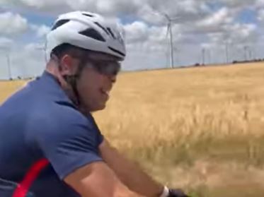 ronaldo in bicicletta sul cammino di santiago