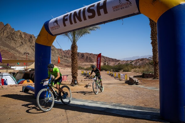 Alcuni ciclisti impegnati nella Samarathon in Israele (Credit: Erik Feldman)