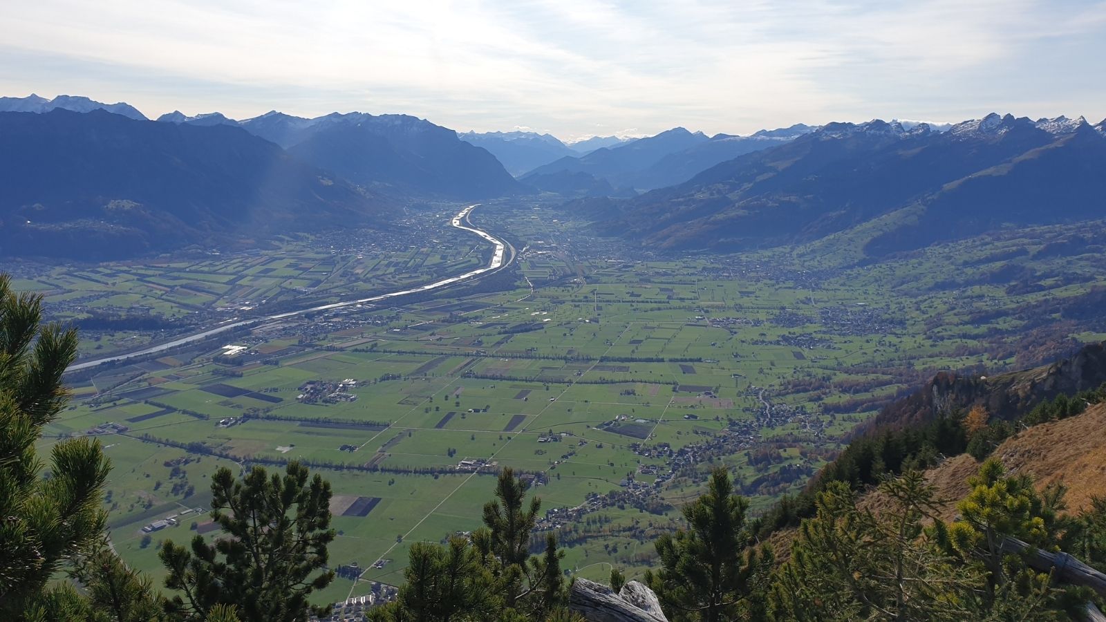 Vista della Valle del Reno dal versante Nord-Ovest